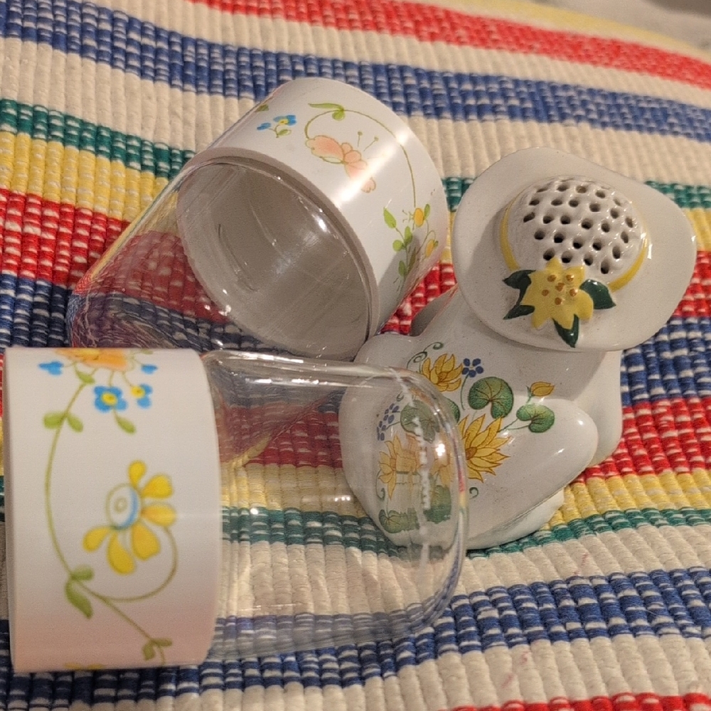 70s Vintage Pyrex Avon Frog Flower Salt Pepper Air Freshener Yellow Green Set